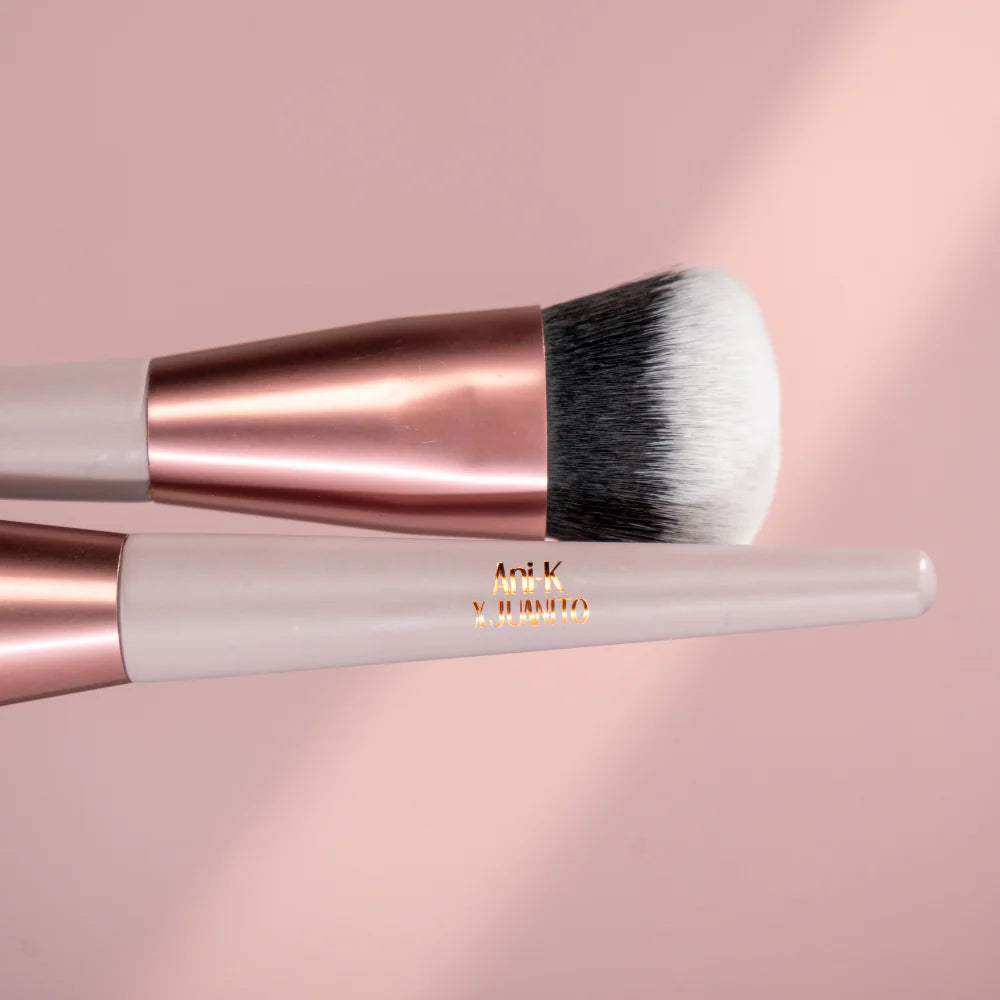 BROCHA ICONIK - ANI-K X JUANITO